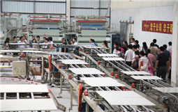 全國經(jīng)銷商參觀將軍企業(yè)生廠車間
