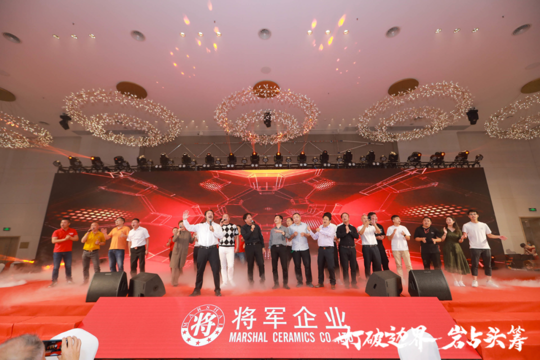 群星璀璨，共譜華章 | 2021將軍企業(yè)戰(zhàn)略營銷峰會(huì)答謝晚宴盛大舉行！(圖21)