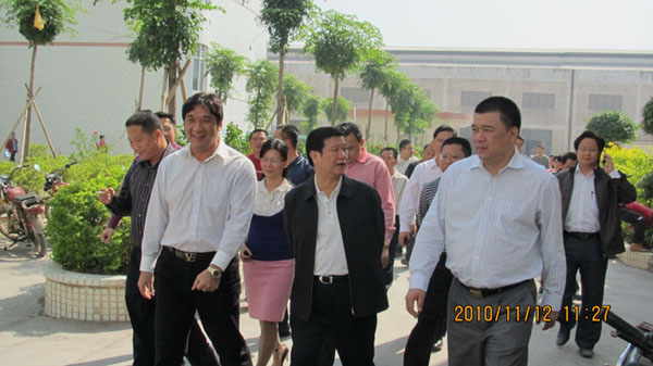 高要市委書記、市人大常委會主任范汝雄一行來我公司考察指導(dǎo)
(圖1)